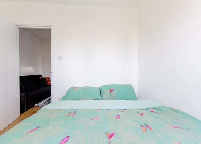 *Brand New 1 Bedroom Flat In Central London*