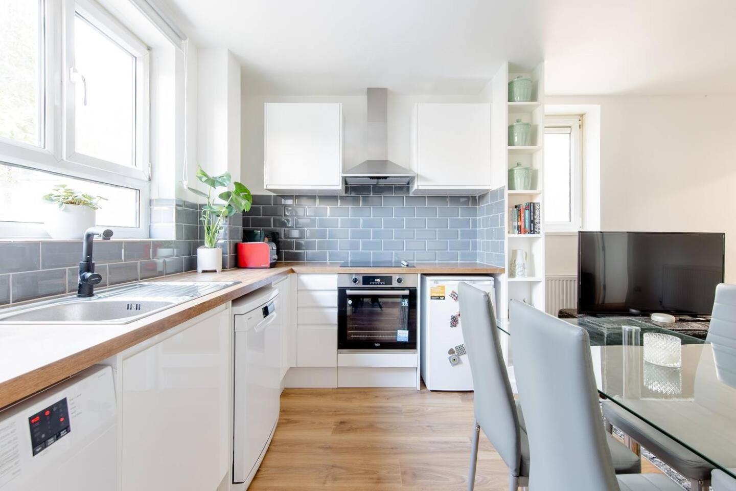 *brand New 1 Bedroom Flat In London* Appartamento