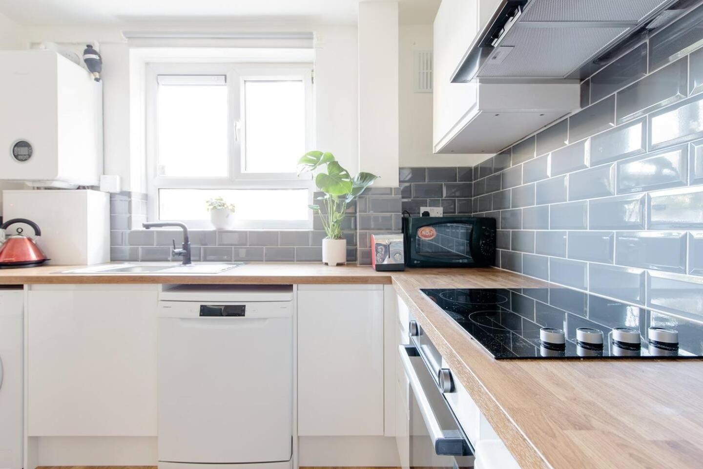 *brand New 1 Bedroom Flat In London* Appartamento *