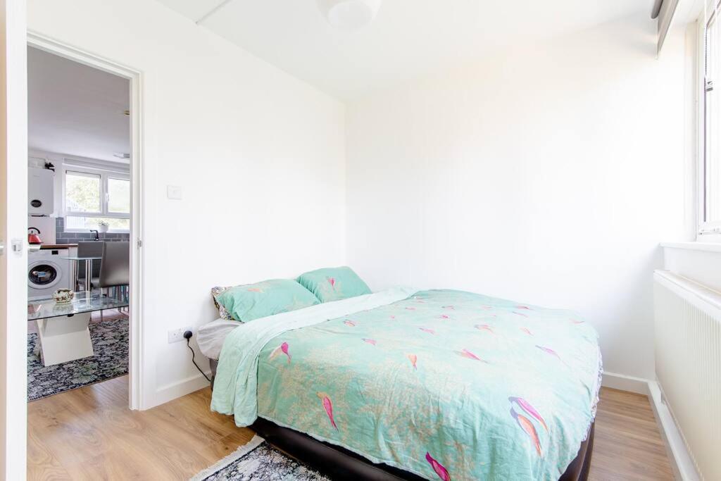 *brand New 1 Bedroom Flat In London* Appartamento *