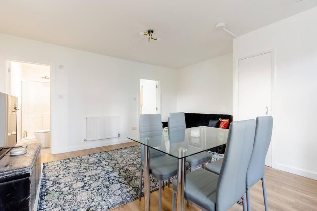 *brand New 1 Bedroom Flat In London* Appartamento