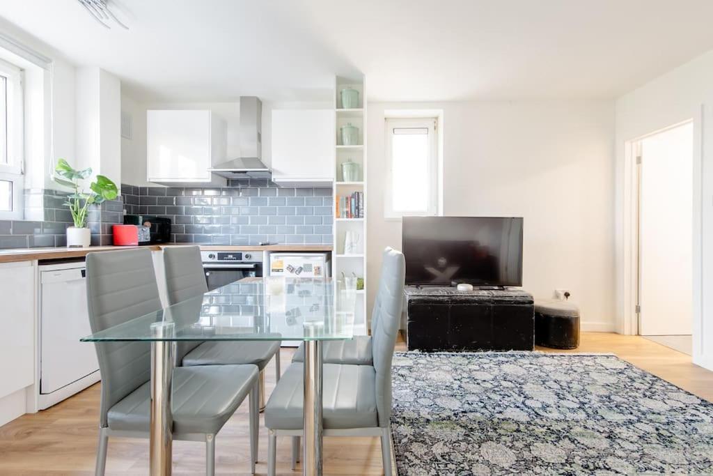 *brand New 1 Bedroom Flat In London* Appartamento