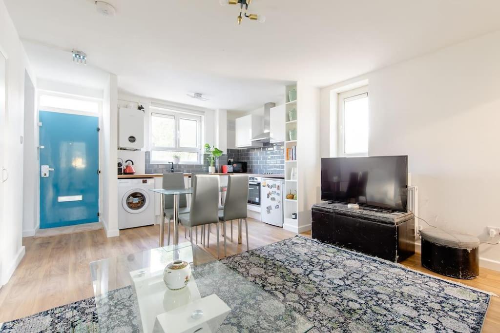 *brand New 1 Bedroom Flat In London* Appartamento